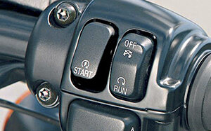 Se emplea el arranque eléctrico en la motocicleta