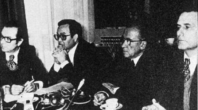 Creación de la Junta Democrática.