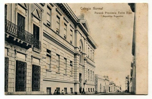 ESCUELA NORMAL DE PARANÁ
