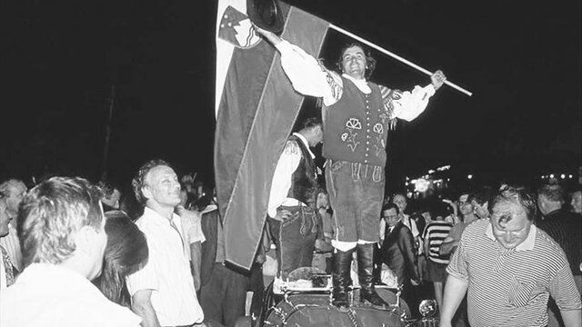 Eslovenia proclama su independencia