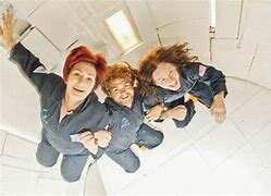 Prueba de ingravidez flotando liberalmente