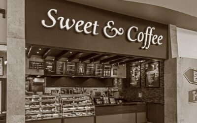 Primer local en noviembre de 1997 en el patio de comidas del Mall del SOL