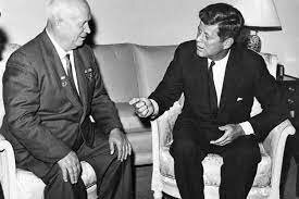 Khrushchev y Kennedy se reunen