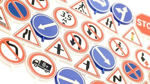 Los primeros intentos de normalización de las señales de tráfico norteamericanas