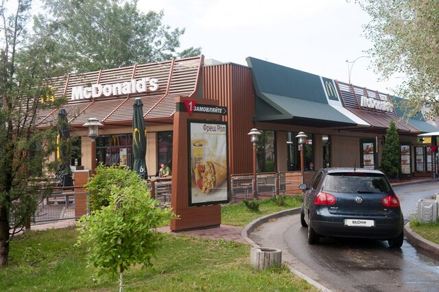 Обслуживание клиентов прямо в автомобилях