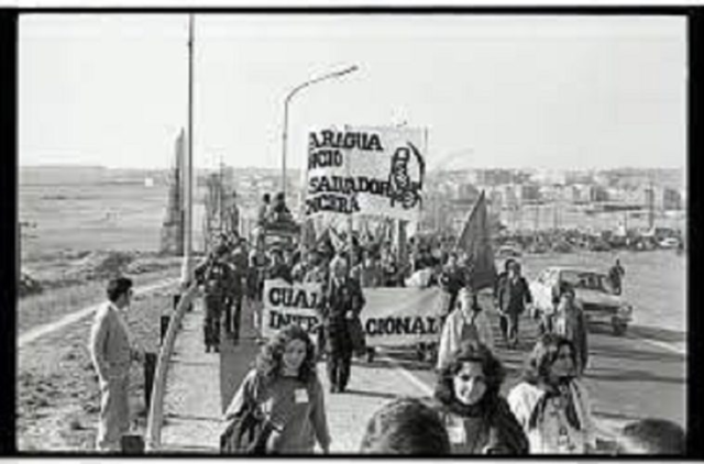 España aprueba en referéndum su entrada en la OTAN. (12/marzo)
