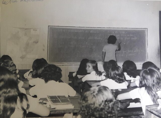 Se inicia el uso de pizarras en clase.