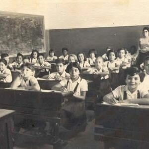 Se inicia el uso de libros en clase