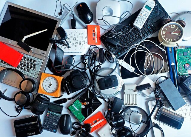 Se perfeccionan los pizarrones electrónicos y el uso de los medios digitales para la enseñanza, tambien se crean nuevos métodos de interacción y alcance de las nuevas tecnologías.