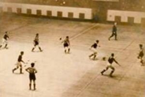 Nace en Uruguay en 1930