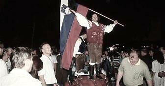 Eslovenia proclama su independencia