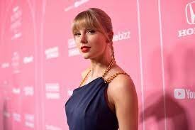 Taylor Swift Becomes Woman of the Decade