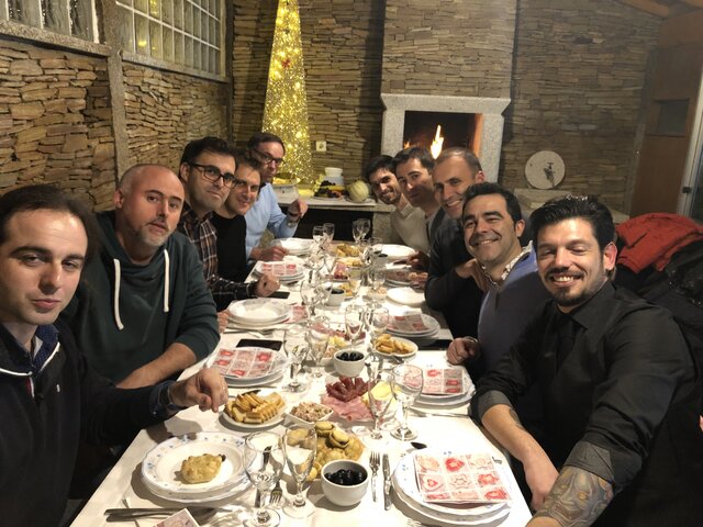 Mas sempre em contacto com colegas de armas