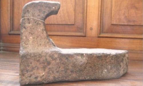 Invención de la plancha en el siglo IV aC