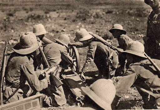 Italia invade Abisinia y es condenada por la comunidad internacional.