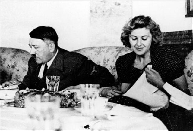 Adolf Hitler es casa amb Eva Braun i l’endemà es maten