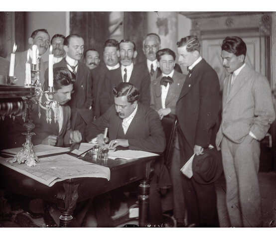 Se crean Secretarias y departamentos