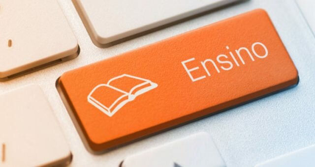 Em 1973 o Projeto Minerva, que disponibilizou cursos para pessoas com baixo poder aquisitivo.