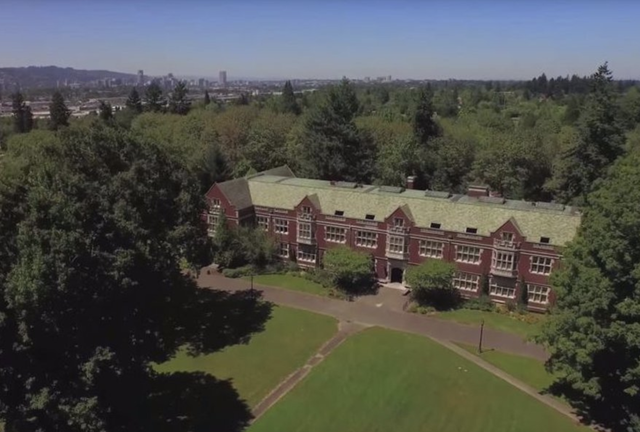 Jobs se inscribe y deja la Universidad de Reed