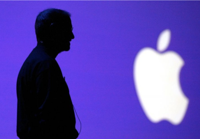 Jobs es diagnosticado con cáncer