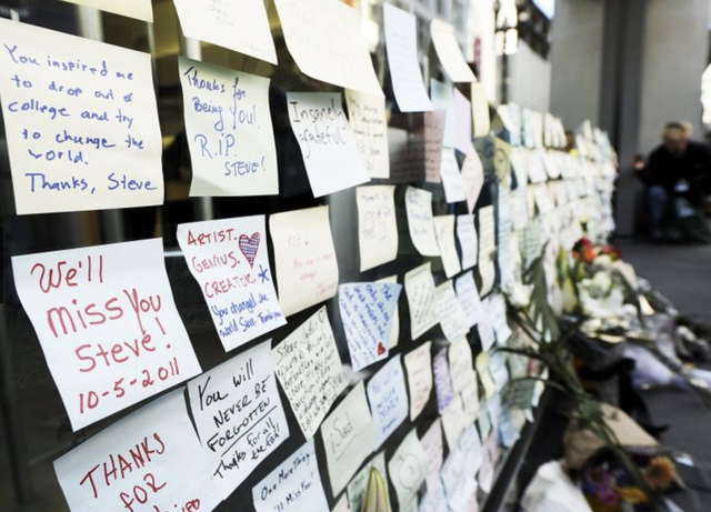 Jobs muere por cáncer de páncreas