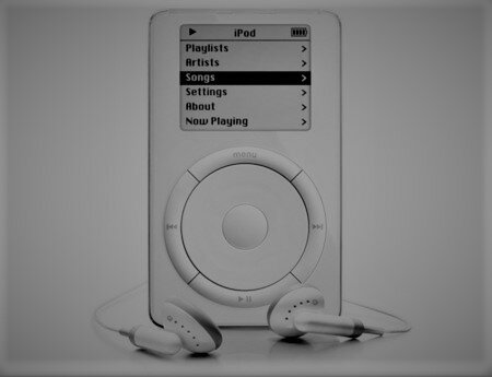 Apple presenta al iPod una reproductora de música MP3 que compacta hasta 1,000 canciones de calidad CD