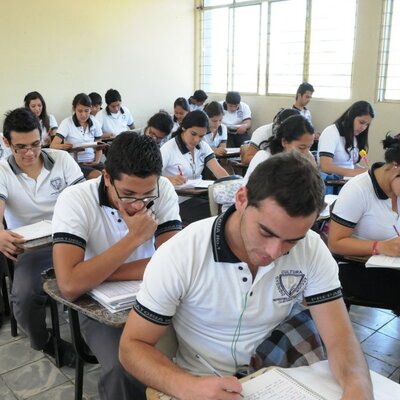 Timeline: El desarrollo de la educación media superior desde el periodo colonial hasta el 2019.