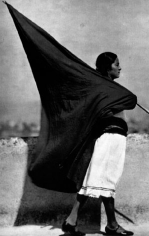 Mujer con banderas, Tina Modotti