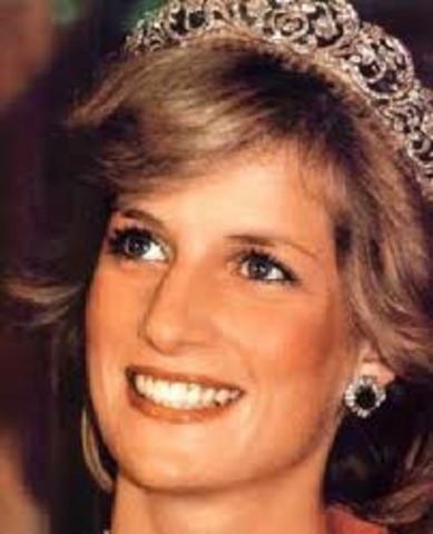 Princess Diana Dies in Car Crash