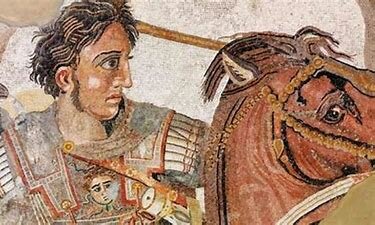 Alejando muere en Babilonia. Se inicia el periodo helenístico.