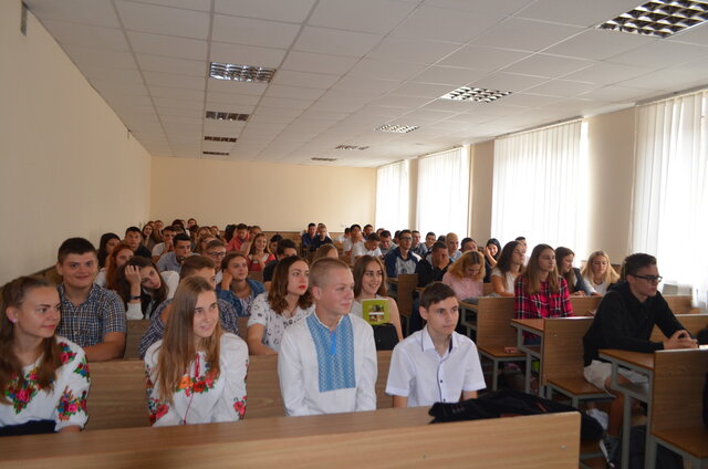 Перша виховна година для першокурсників "Україна в моєму серці"