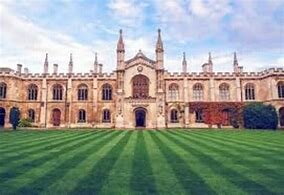 Ocupa la cátedra de matemáticas.