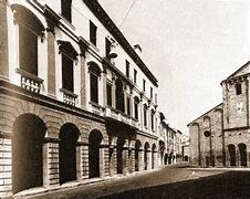 Participa en la fundación de la Accademia dei Ricovrati