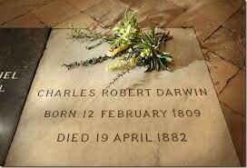 Muere Charles Darwin