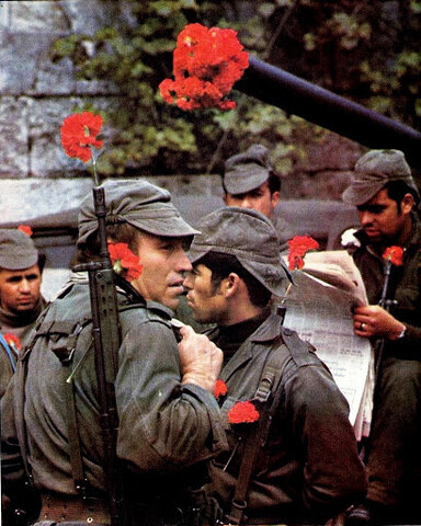 REVOLUCIÓN DE LOS CLAVELES