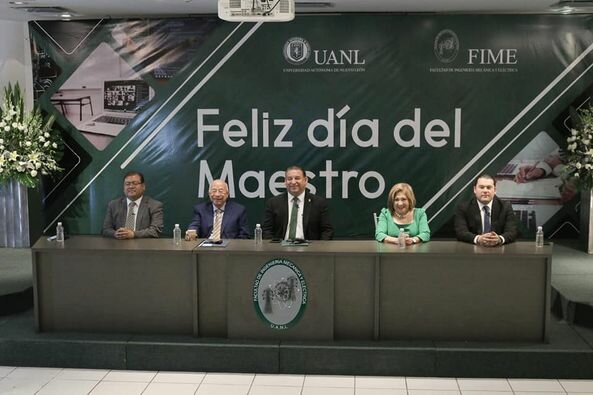 Celebra FIME día del maestro con premiación a docentes con antigüedad