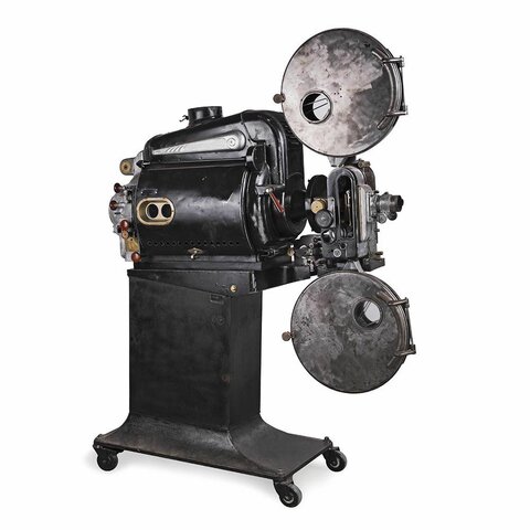 El primero proyector de películas personal