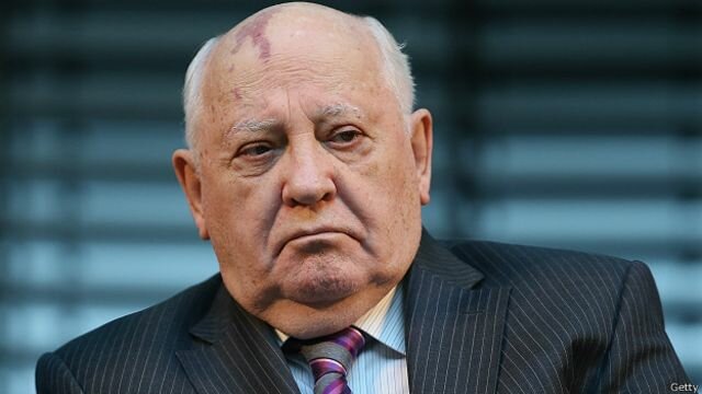 Gorbachov sube al poder