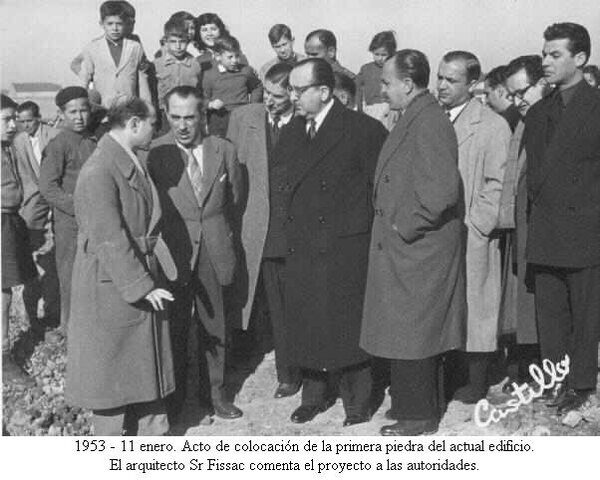 Colocación de la primera piedra.