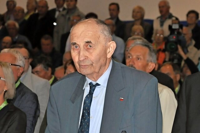 SLOVENSKA KMEČKA ZVEZA