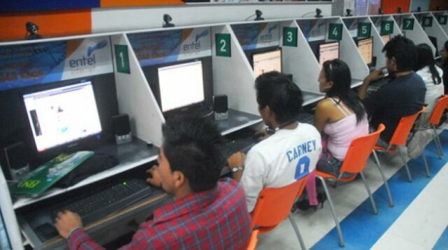 Aparece el ciber espacio.