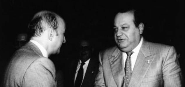 Salinas de Gortari privatiza