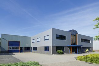 Mi papá fundó su compañía