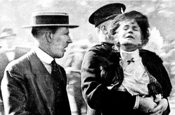 Emmeline Pankhurst tres años de sentencia.