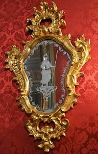 Espejo grabado de la Real Fábrica de Vidrio de la Granja de San Ildefonso (Rococó)
