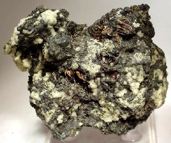 Alejandro Aycinena compra minas en tegucigalpa