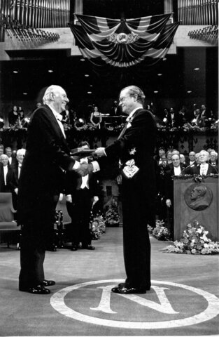 Eugenio Montale vince il Nobel