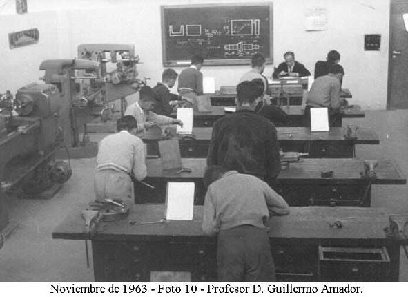 El interior de taller de mecánica