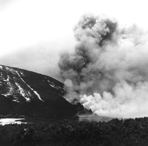 Vulkan Etna eksplodira