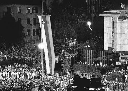 SLOVESNOST IN 10 DNEVNA VOJNA